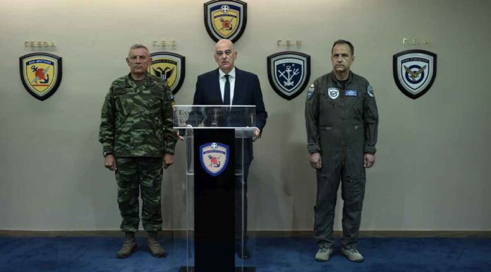 «Βούλιαξαν», «εξερράγησαν» και διέρρευσαν απόρρητα έγγραφα – Φέρνουν αλλαγές οι γκάφες;