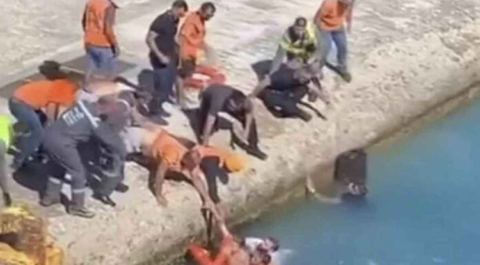 Τήνος: 83χρονη έπεσε από το πλοίο στη θάλασσα
