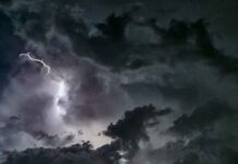 Συνεχίζει την επέλασή της η κακοκαιρία Atena – Έπεσαν πάνω από 19.000 κεραυνοί – «Καμπανάκι» από την ΕΜΥ λόγω των έντονων φαινομένων Την επέλασή της στη χώρα συνεχίζει μέχρι το απόγευμα σήμερα, Τετάρτη 11/9 η κακοκαιρία Atena.