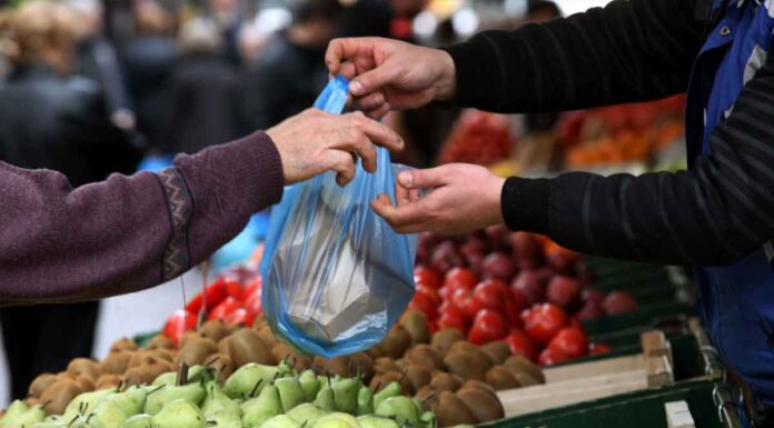 Γιατί η καταστροφή στην Θεσσαλία μπορεί να προκαλέσει επισιτιστική κρίση: Τι θα λείψει από το φετινό «τραπέζι»