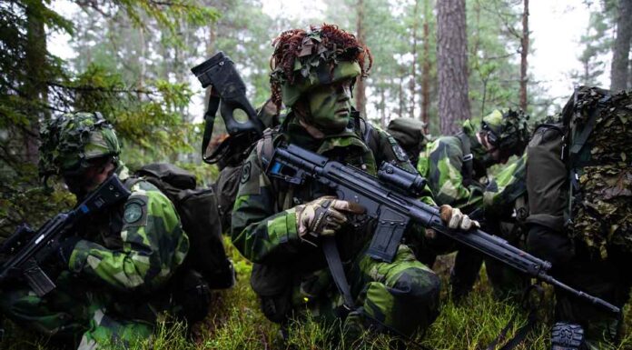 Η Σουηδία για πρώτη φορά στη ιστορία της βγάζει τον στρατό στις πόλεις