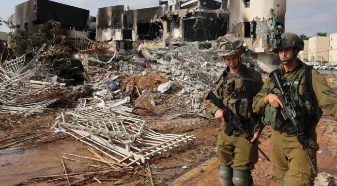 Καρέ καρέ η επίθεση της Χαμάς: Με βάρκες, drone και αλεξίπτωτα – Πώς «πιάστηκε» στον ύπνο το Ισραήλ