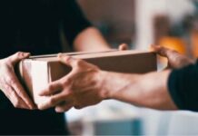 Παρέλαβε το πακέτο με τα ναρκωτικά από εταιρία κούριερ
