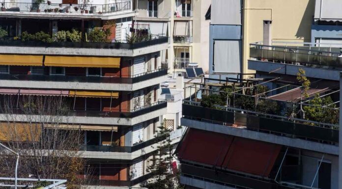 Δανειολήπτες στο έλεος των servicers: «Μου ζήτησαν 35.000 ευρώ σε 2 μέρες για να παγώσει ο πλειστηριασμός»