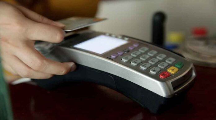 Τι αλλάζει για τους ελεύθερους επαγγελματίες από την Πρωτοχρονιά – POS παντού και «στοπ» στη φοροδιαφυγή