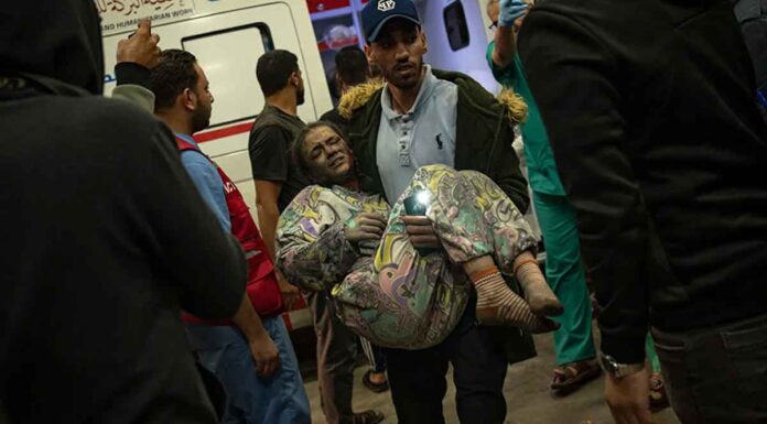 Ισραηλινά τανκς εισέβαλαν τα ξημερώματα στο μεγαλύτερο νοσοκομείο της Λωρίδας της Γάζας