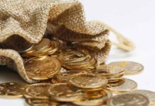 Σακουλάκι με 78 χρυσές λίρες πέταξε ηλικιωμένη από το μπαλκόνι της