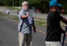Παναμάς: Άνδρας βγάζει πιστόλι και πυροβολεί εν ψυχρώ δύο διαδηλωτές μπροστά στις κάμερες! (βίντεο)