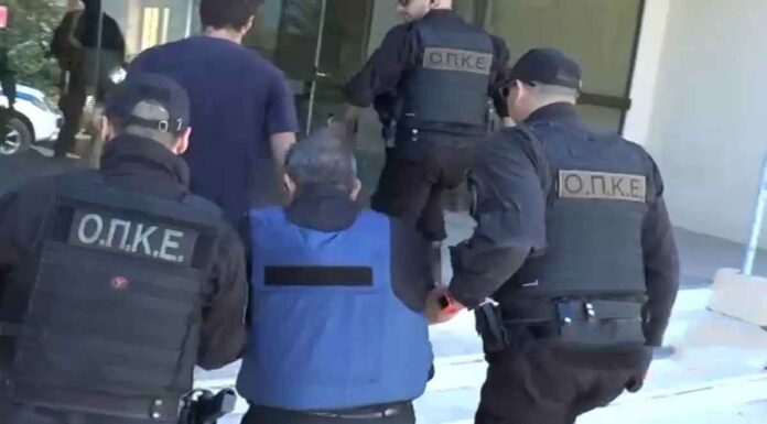 «Διχάζει» τα παιδιά η γυναικοκτονία στο Ρέθυμνο – «Ήταν καλός πατέρας» ανέφερε γιος στο δικαστήριο (vid)
