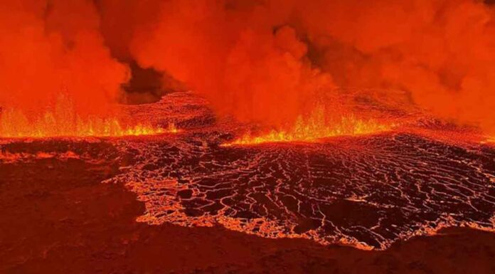 Ισλανδία: Η έκρηξη του ηφαιστείου απειλεί το Ρέικιαβικ (live εικόνα)