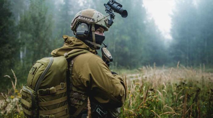 Βίντεο: Ρώσος στρατιώτης πραγματοποιεί υφαρπαγή Ουκρανού σκοπού με μαχαίρι!