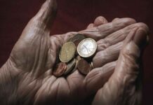 Ζητούν από συνταξιούχους εργαζόμενους να επιστρέψουν δεκάδες χιλιάδες ευρώ – Απίστευτες καταγγελίες