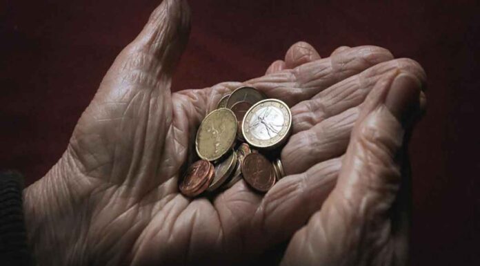 Ζητούν από συνταξιούχους εργαζόμενους να επιστρέψουν δεκάδες χιλιάδες ευρώ – Απίστευτες καταγγελίες
