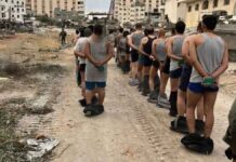 Γάζα: Ολονύχτιο ισραηλινό σφυροκόπημα – Κατά δεκάδες οδηγούνται ημίγυμνοι οι Παλαιστίνιοι της Χαμάς στις φυλακές (βίντεο – φωτό)
