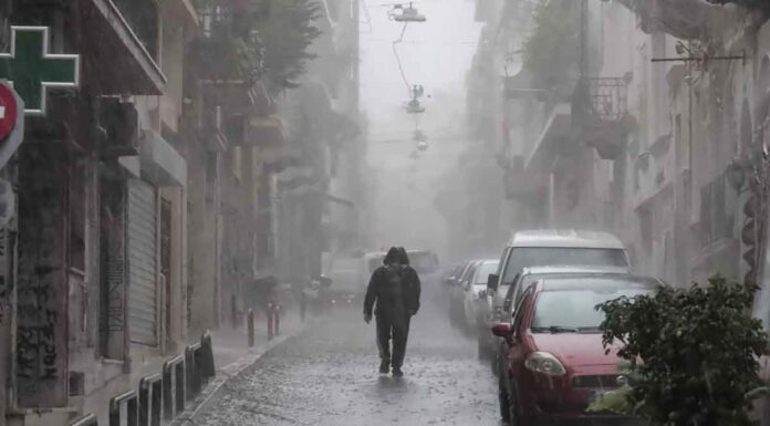 Καιρός: Καταιγίδες, ισχυροί άνεμοι και πτώση της θερμοκρασίας την Κυριακή
