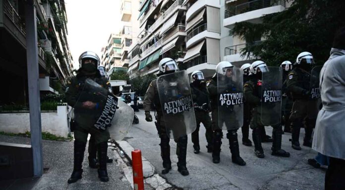 Για 15 χιλ. Έκαναν έξωση στην δημοσιογράφο Ιωάννα Κολοβού και την συνέλαβαν! – Έσπασαν την πόρτα της με… πριόνι