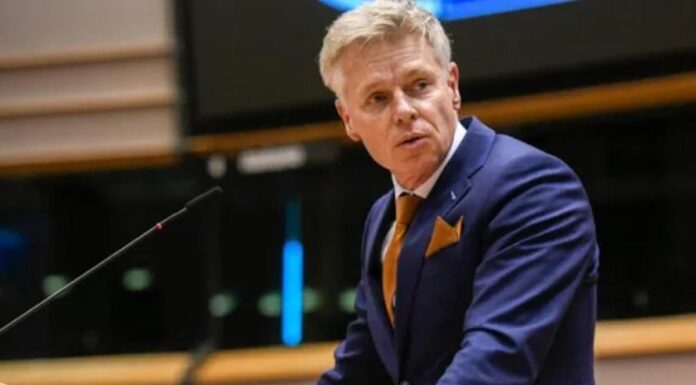 Ολλανδός ευρωβουλευτής Rob Roos: «Οι ελίτ δημιούργησαν το αφήγημα της κλιματικής αλλαγής για να αποκτήσουν την απόλυτη εξουσία»