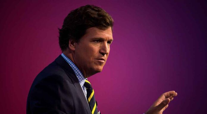 Η Μόσχα επιβεβαιώνει τη συνέντευξη Β.Πούτιν στον Αμερικανό Τ.Κάρλσον: «Οι Αμερικανοί θα μάθουν τι έχει γίνει στην Ουκρανία»