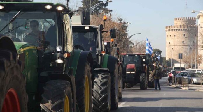 Στα μπλόκα και πάλι οι αγρότες – Συνεχίζουν τις κινητοποιήσεις