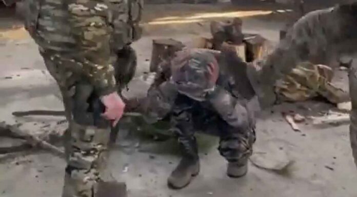 Βίντεο: Αιχμαλωσία Αμερικανών μισθοφόρων από τον ρωσικό Στρατό έξω από την Αβντιίβκα