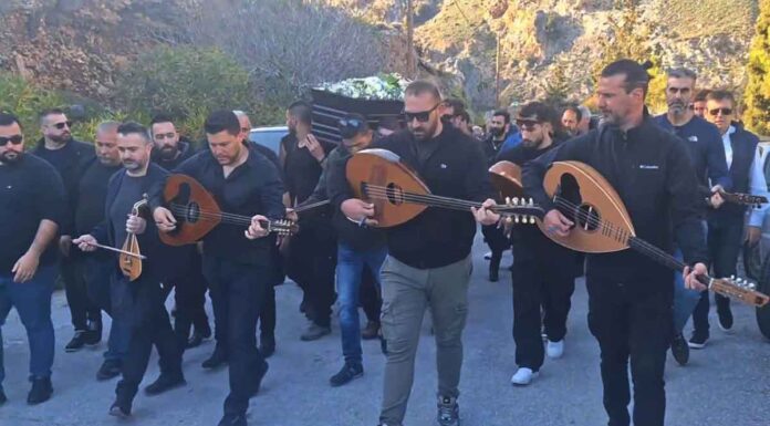Με λύρα και λαγούτα το τελευταίο «αντίο» στον λυράρη Γιώργη Στιβακτάκη