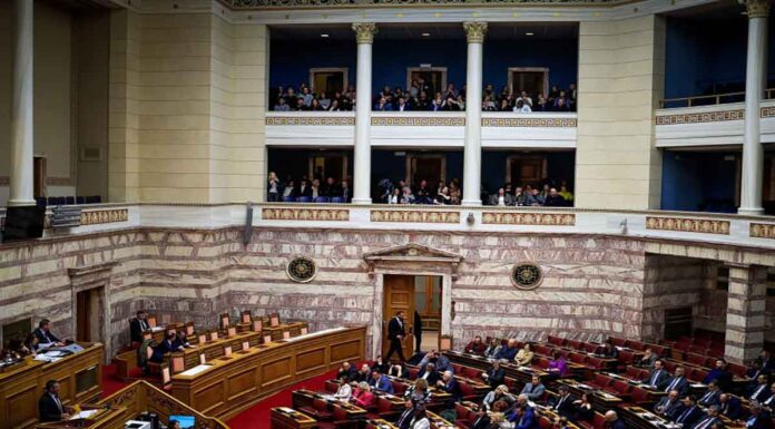 Γάμος ομόφυλων: Πέρασε με 176 «Ναι» το νομοσχέδιο, 76 «Όχι» και 46 απουσίες