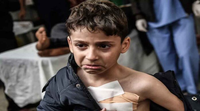 Όλα τα παιδιά κοιμούνται στην αγκαλιά της μάνας. Τα παιδιά της Γάζας κοιμούνται στα νεκροτομία!