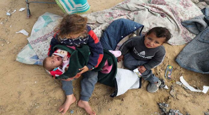 Live: «Θα πεθάνουμε όλοι, όλοι μας», κραυγή αγωνίας για τη Ράφα – «Επιτυχημένη» η εκστρατεία των Χούθι