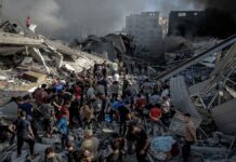 Γάζα: Αντιμέτωποι και με λιμό οι Παλαιστίνιοι – Η Βρετανία έριξε από τον αέρα 10 τόνους βοήθειας