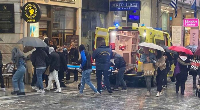 Κρίσιμες ώρες για την κοπέλα που δέχτηκε την τυφλή επίθεση του Ιρακινού – Χειρουργείται στον Ευαγγελισμό