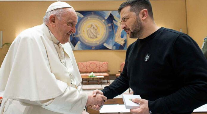 Πάπας Φραγκίσκος σε Ουκρανία: «Σηκώστε λευκή σημαία πριν χειροτερέψει η κατάσταση περισσότερο»