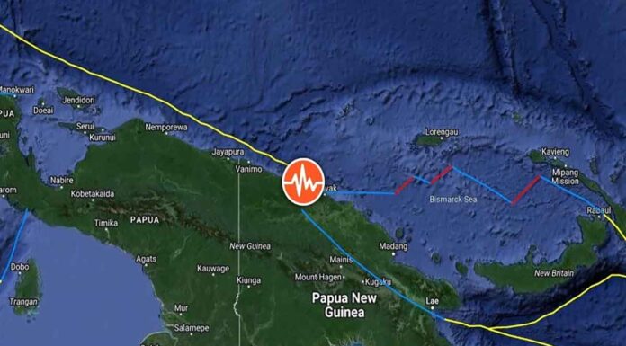 Τουλάχιστον πέντε άνθρωποι σκοτώθηκαν και 1.000 σπίτια καταστράφηκαν από τα 6,9 Ρίχτερ στην Παπούα Νέας Γουινέας