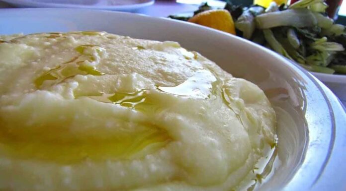 Η παραδοσιακή σκορδαλιά με πατάτες, για την ημέρα της 25ης Μαρτίου και όχι μόνο!!