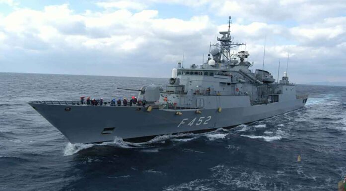 Επιχείρηση «Ασπίδες»: Πυρά της φρεγάτας «Ύδρα» κατά δύο drones στον κόλπο του Άντεν