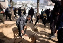Γάζα: Εκταφή σχεδόν 200 σορών από ομαδικούς τάφους στο νοσοκομείο Νάσερ