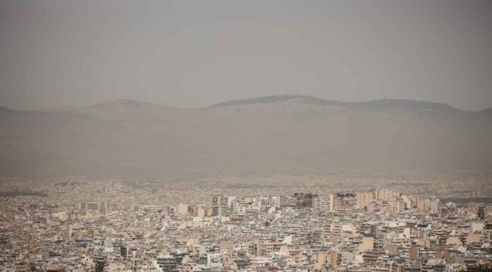 Πόσο επικίνδυνο είναι το «κοκτέιλ» αφρικανικής σκόνης και υγρασίας που εισπνέουμε
