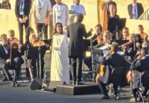 Συγκλόνισε η Νάνα Μούσχουρη στο Καλλιμάρμαρο -Τραγούδησε τους εθνικούς ύμνους Ελλάδας και Γαλλίας