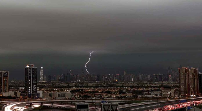 Βίντεο: Το Ντουμπάι «βυθίστηκε» στο νερό και η έρημος μετατράπηκε σε… «θάλασσα»!