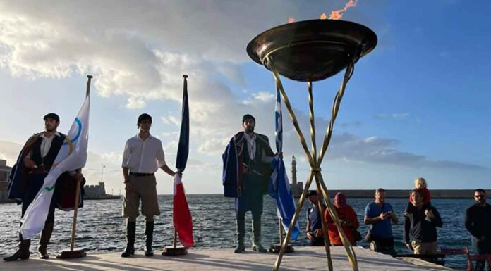 Χανιά: Η Ολυμπιακή Φλόγα έλαμψε στο ενετικό λιμάνι (φωτο, βιντεο)