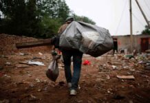 Ρακοσυλλέκτης βρήκε τσάντα γεμάτη χρυσό, εντόπισε την ιδιοκτήτη της και την παρέδωσε