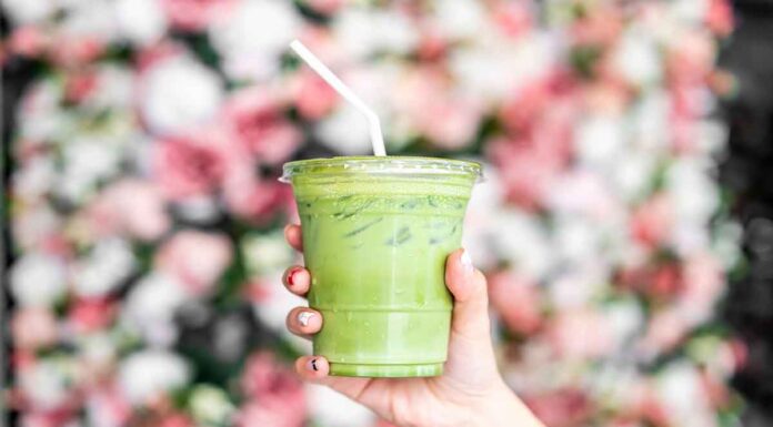 Το αναζωογονητικό smoothie full σε βιταμίνη C και μαγνήσιο που αποτελεί σύμμαχο κατά της γήρανσης