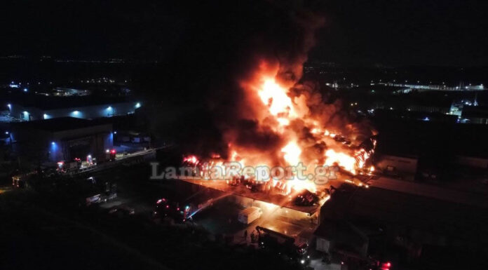 Λαμία: Στάχτες το εργοστάσιο με τα γεύματα που δηλητηρίασαν δεκάδες μαθητές – Συγκλονιστικές εικόνες από drone