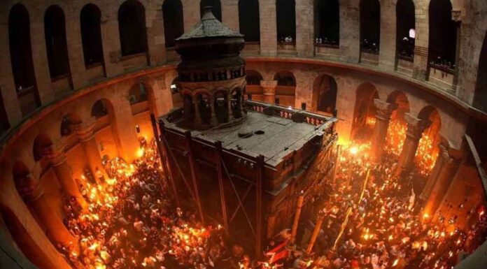 Άγιο Φως: Στα Ιεροσόλυμα η ελληνική αντιπροσωπεία – Το απόγευμα η άφιξη στο «Ελ. Βενιζέλος»