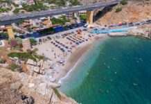 Ηράκλειο: 25χρονος έπεσε από τα βράχια στο Παλιόκαστρο και νοσηλεύεται με κρανιοεγκεφαλική κάκωση