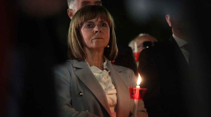 ΠτΔ Α.Σακελλαροπούλου: Δεν έψαλε το «Χριστός Ανέστη» και τον Εθνικό Ύμνο και δεν προσκύνησε τις εικόνες!