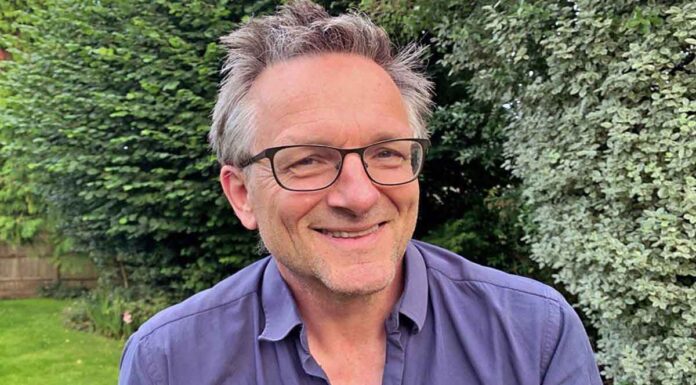 ΕΚΤΑΚΤΟ: Βρέθηκε νεκρός ο παρουσιαστής του BBC Μάικλ Μόσλεϊ (σκληρές εικόνες) Βρέθηκε νεκρός ο Βρετανός παρουσιαστής του BBC στη Σύμη