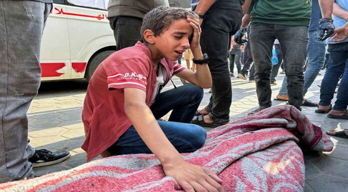 Γάζα: Νέα «φρικιαστική σφαγή» από το Ισραήλ δεκάδων Παλαιστίνιων σε σχολείο του ΟΗΕ (Σκληρές εικόνες)