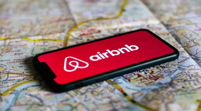 Airbnb: Χιλιάδες ακίνητα βγαίνουν από τις πλατφόρμες – Τι προβλέπει νομοσχέδιο του υπουργείου Τουρισμού Airbnb: Χιλιάδες ακίνητα βγαίνουν από τις πλατφόρμες