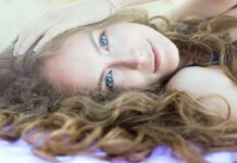 3 DIY μάσκες ενυδάτωσης για λαμπερή επιδερμίδα κάτω από τον ήλιο Δοκίμασε αυτές τις 3 DIY μάσκες προσώπου που θα χαρίσουν στην επιδερμίδα σου την απόλυτη καλοκαιρινή φροντίδα