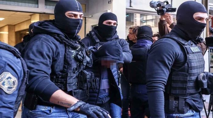 Εξαρθρώθηκαν 4 εγκληματικές ομάδες στην Κρήτη: Στη «φάκα» 16 ημεδαποί – Εμπλέκονται ακόμη έξι άτομα εκ των οποίων οι δύο είναι ανήλικοι (pics) Από το Τμήμα Αντιμετώπισης Οργανωμένου Εγκλήματος της Γενικής Περιφερειακής Αστυνομικής Διεύθυνσης Κρήτης, εξαρθρώθηκαν 4 εγκληματικές ομάδες